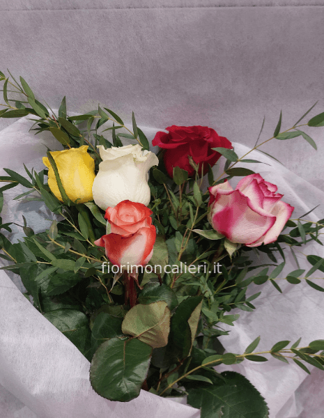 Mazzo rose mix color secondo la disponibilità