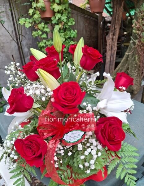 Rose rosse e lillium