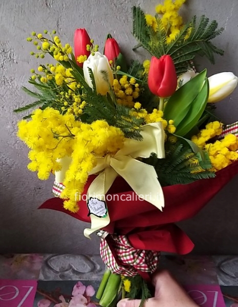 Astra fiori misti con mimosa