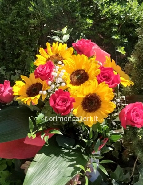 Rose rosse e girasoli