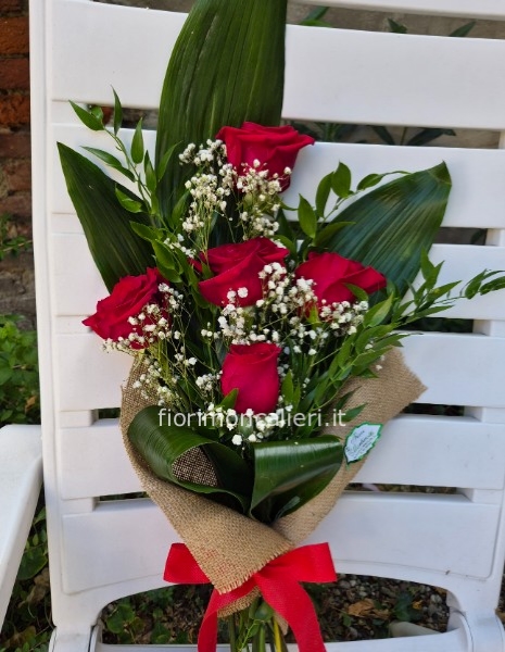 Bouquet rose rosse stelo medio